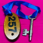 �A���e�B�[�N�ȕ󔠂̌� (Key to My Chest)